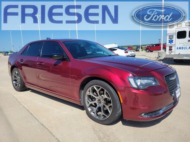 2018 Chrysler 300 Touring photo 3