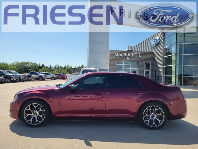 2018 Chrysler 300 Touring photo 4