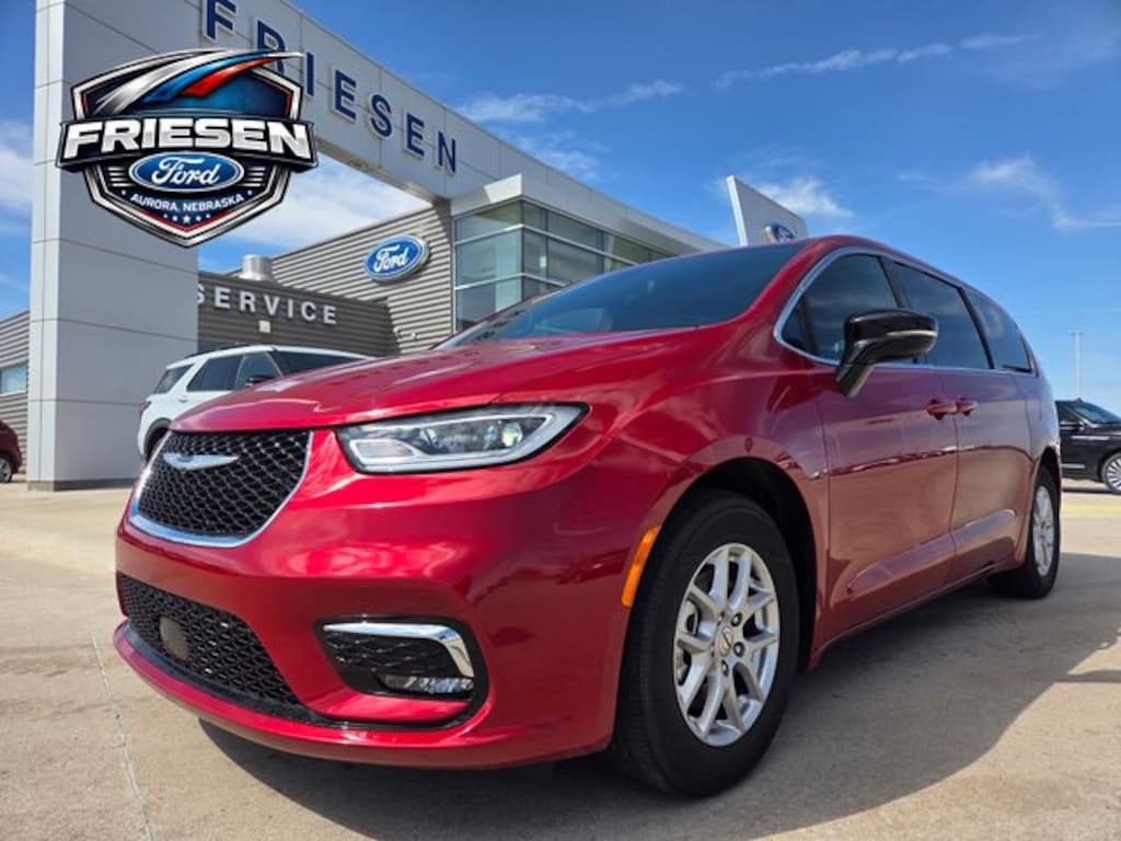 Used 2025 Chrysler Pacifica Select Van Passenger Van