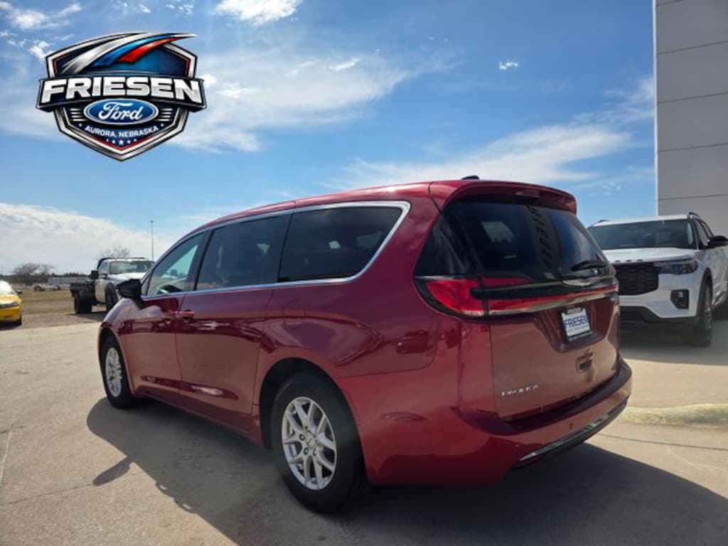 Used 2025 Chrysler Pacifica Select Van Passenger Van