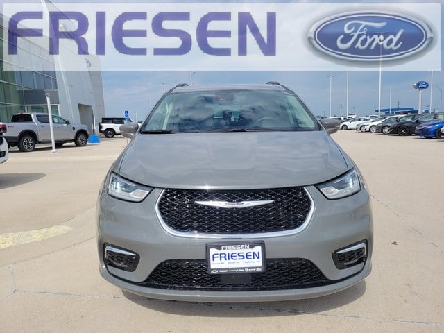 Used 2022 Chrysler Pacifica Touring L with VIN 2C4RC1BG7NR132149 for sale in Aurora, NE