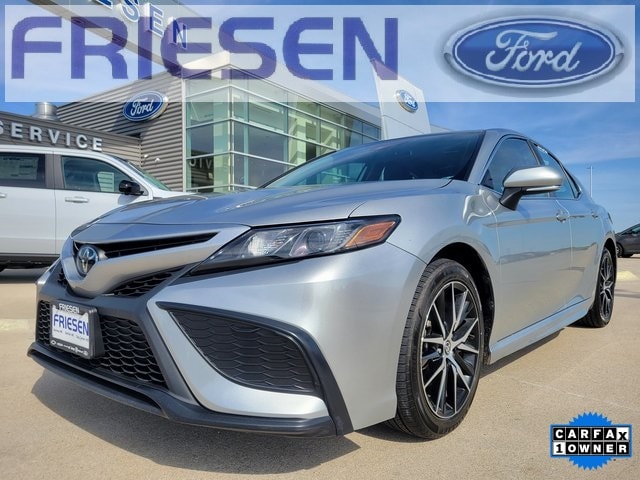 2024 Toyota Camry SE's photo