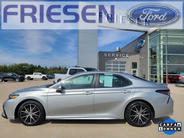 2024 Toyota Camry SE photo 2