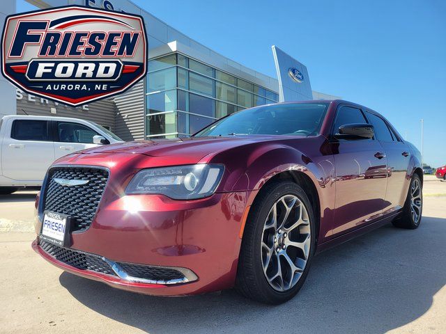 2018 Chrysler 300 Touring's photo