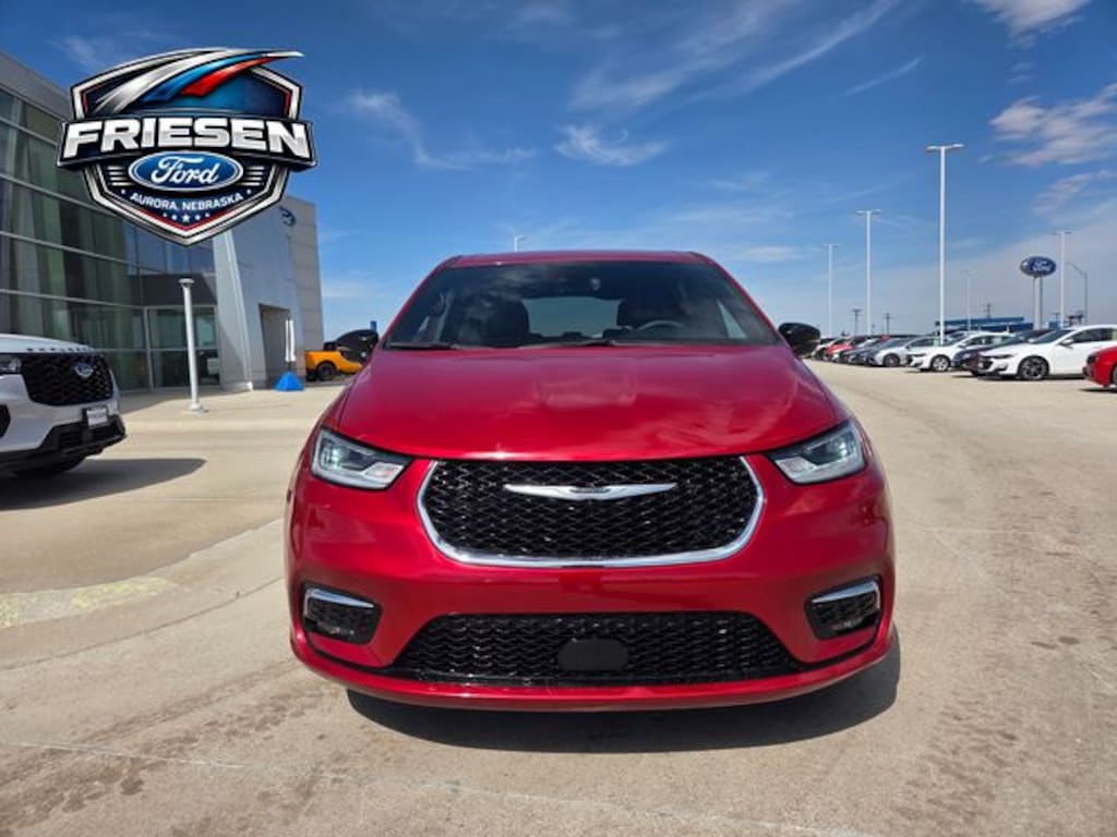 Used 2025 Chrysler Pacifica Select Van Passenger Van