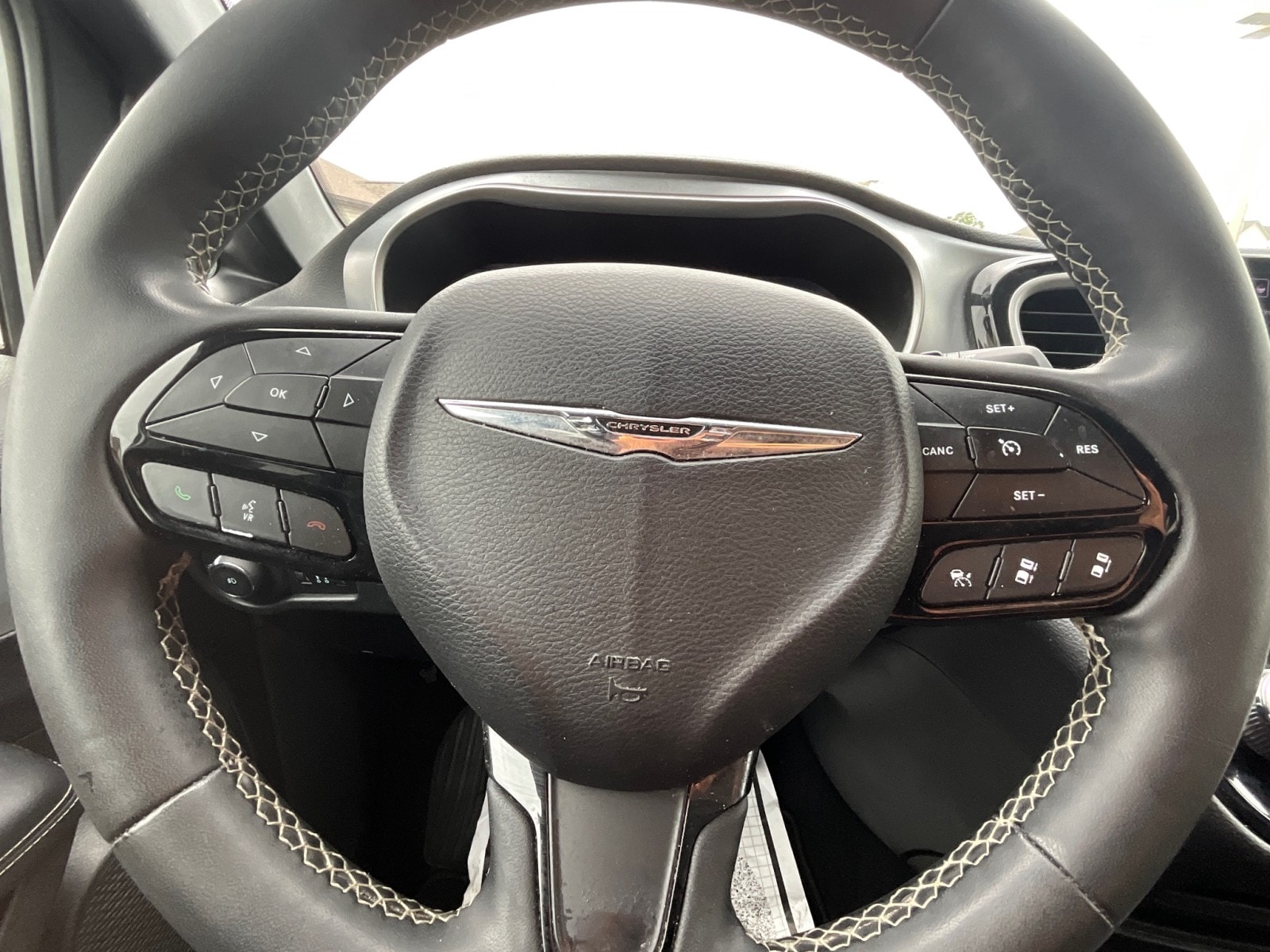 2023 Chrysler Pacifica Touring - Photo 10