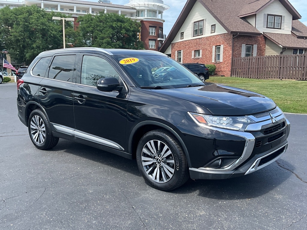 Used 2019 Mitsubishi Outlander SEL CUV