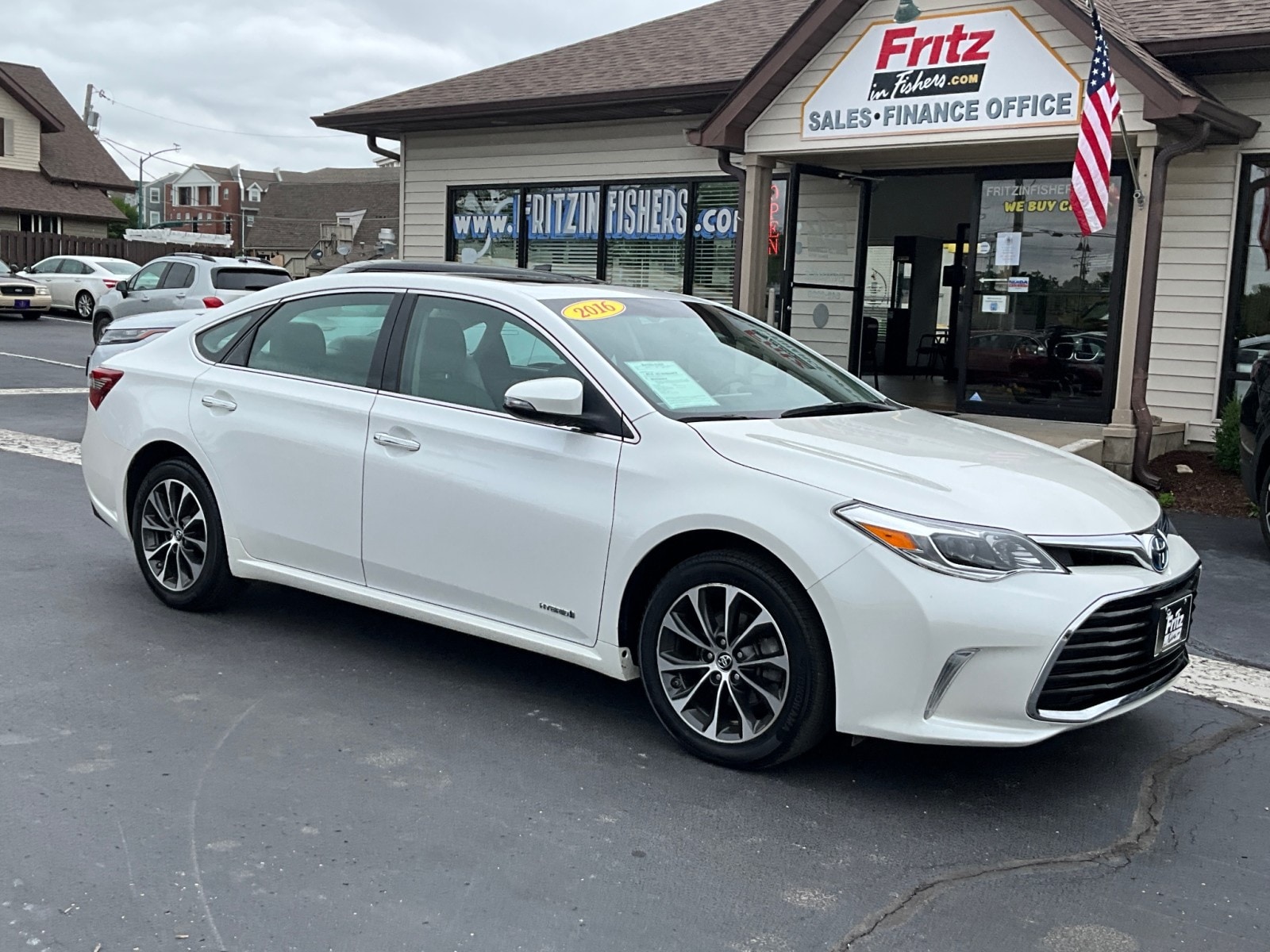2016 Toyota Avalon XLE Premium Hybrid's photo