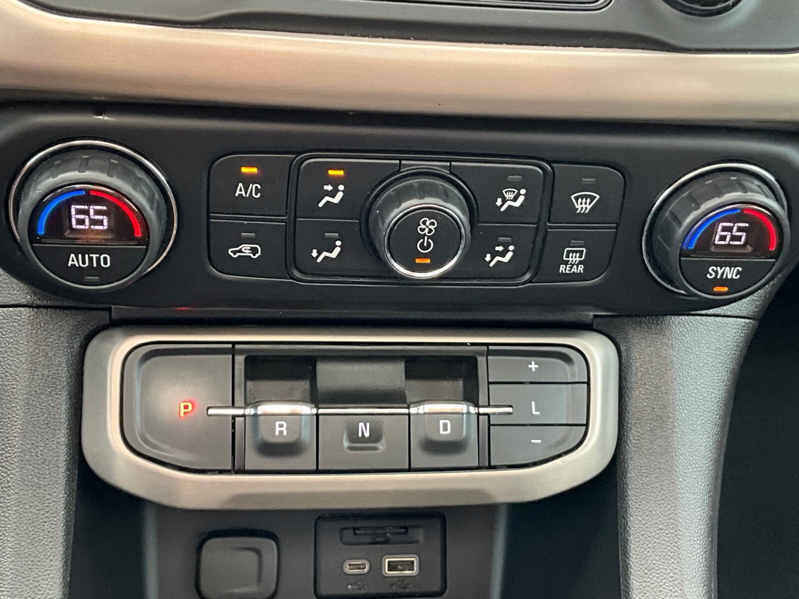 2021 GMC Acadia Denali - Photo 26