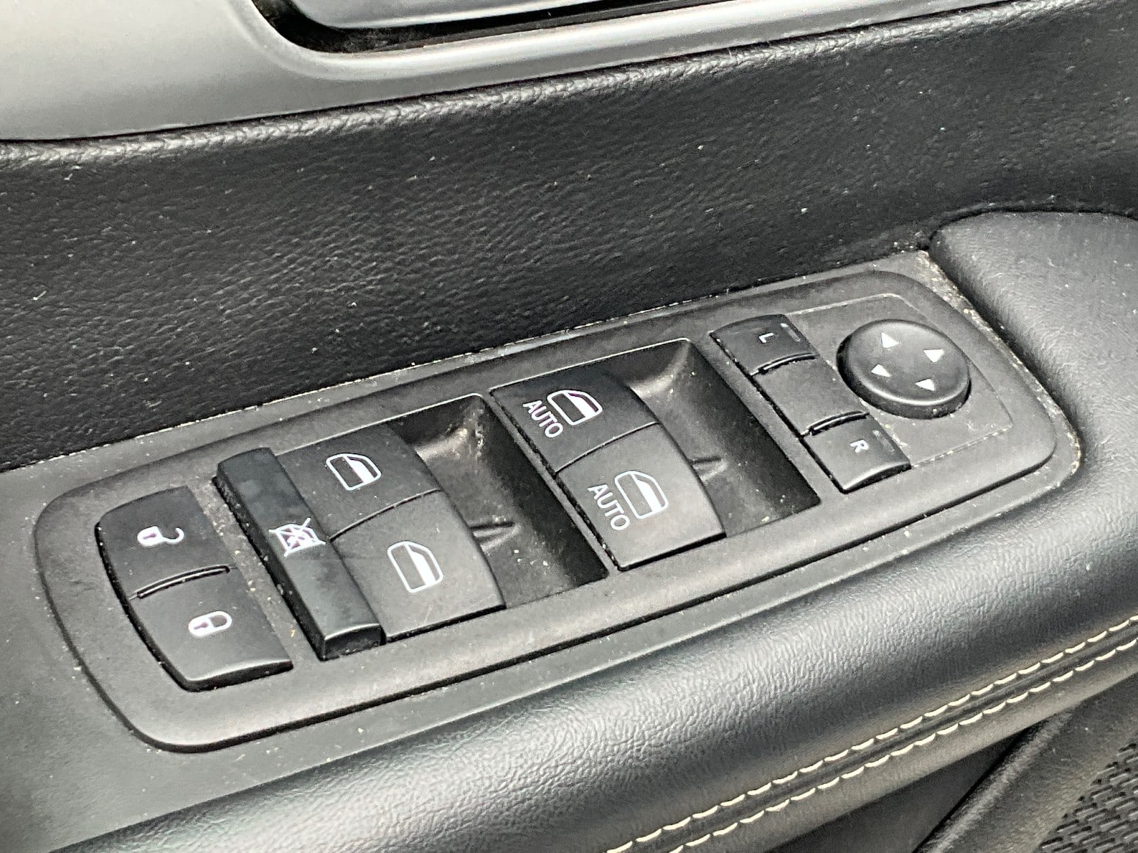 2023 Chrysler Pacifica Touring - Photo 25