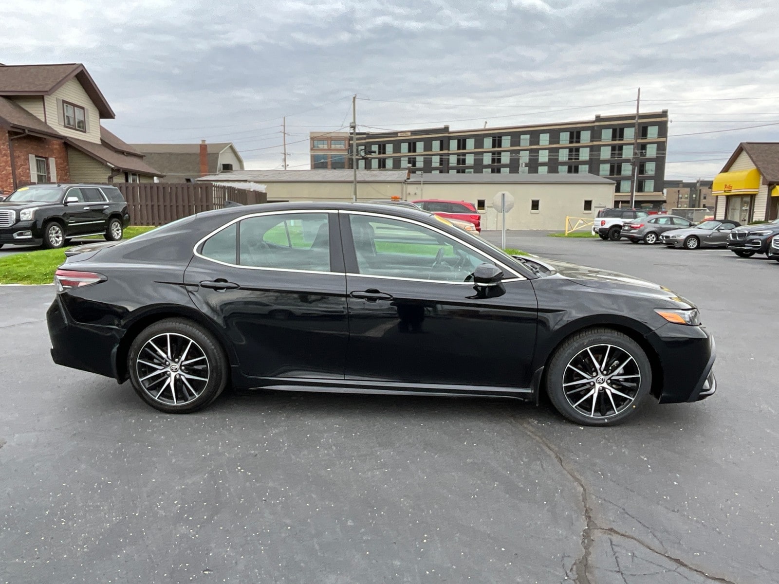 2024 Toyota Camry SE - Photo 8