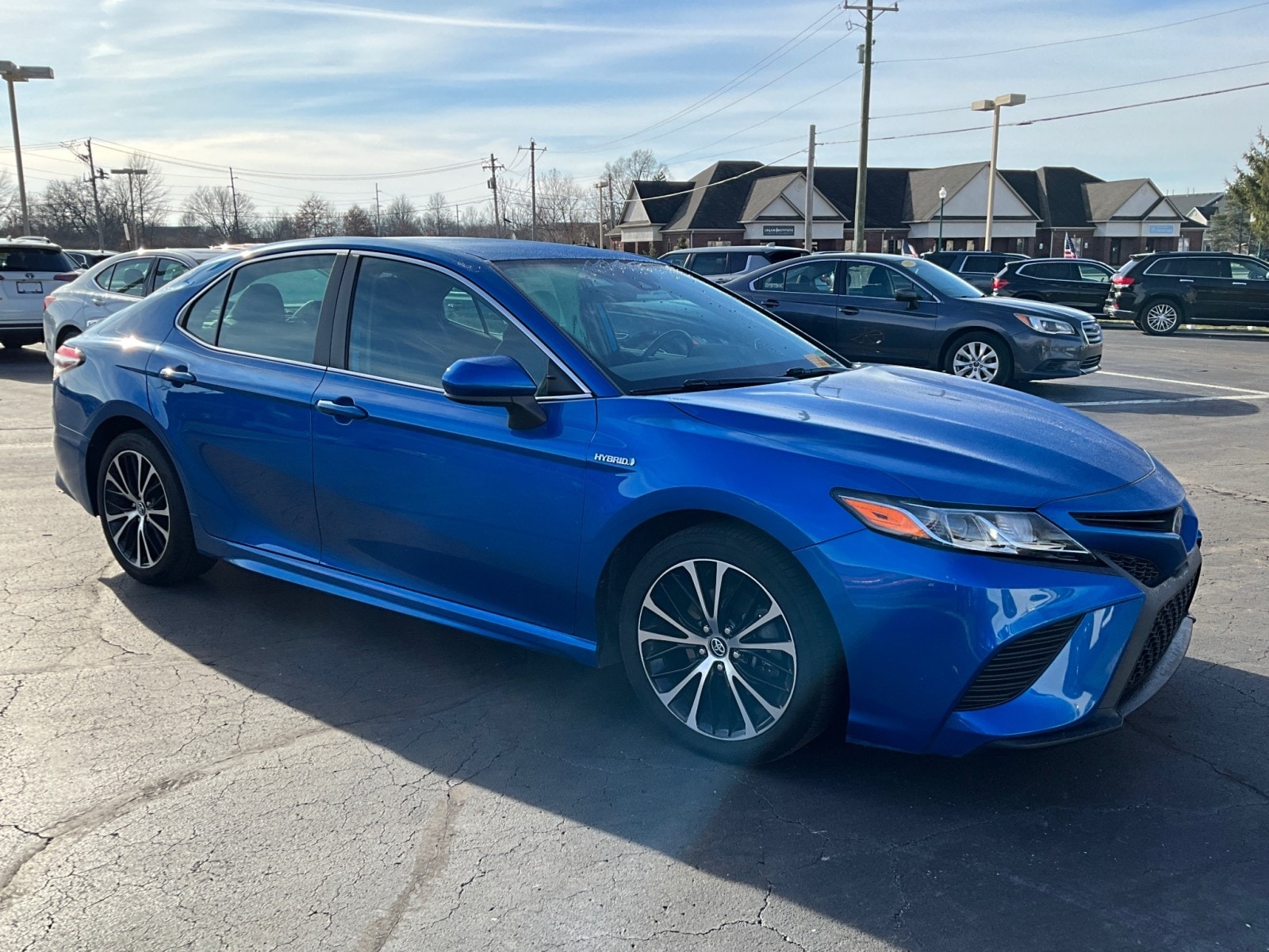 2020 Toyota Camry SE's photo