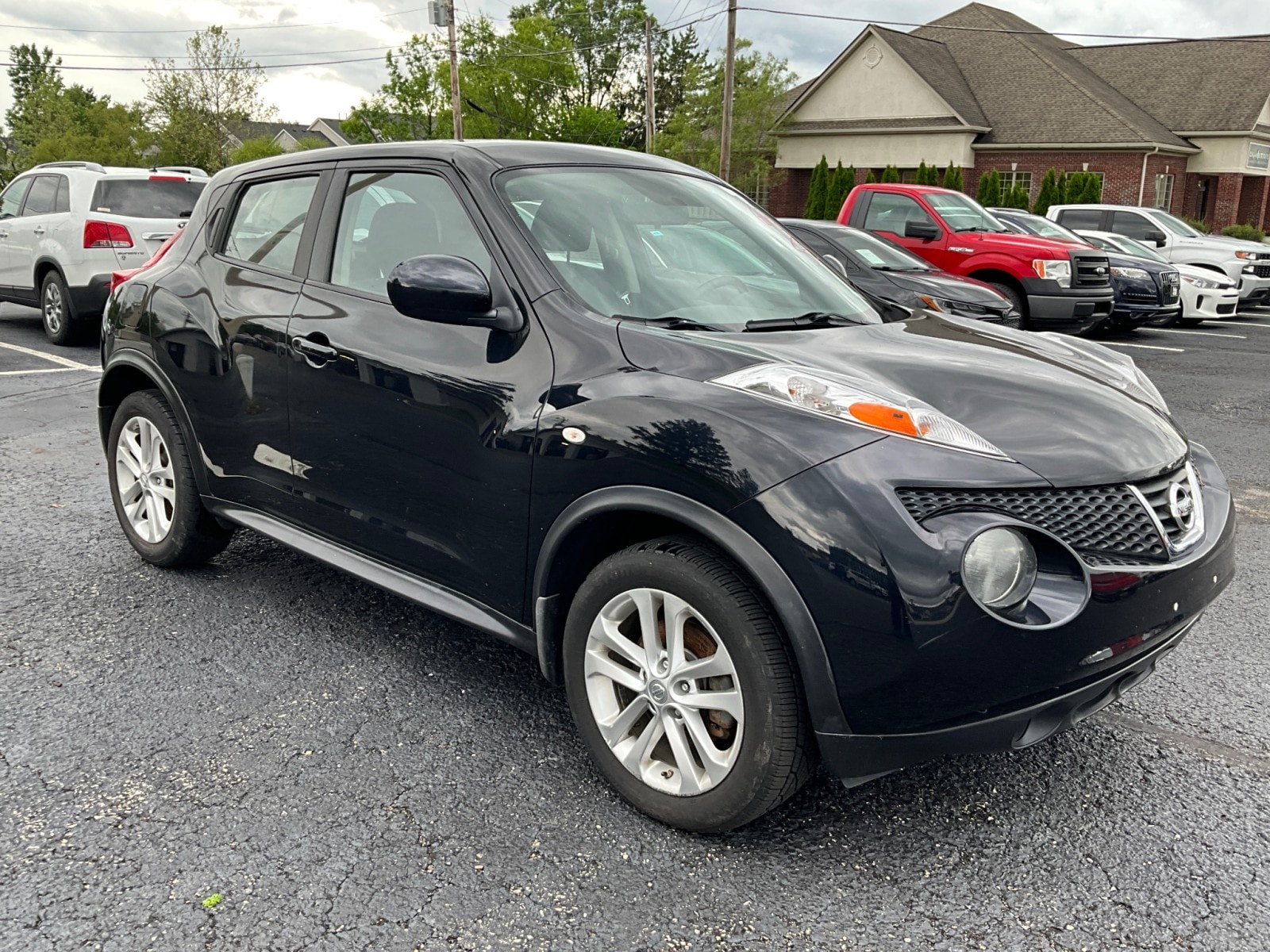 2013 Nissan Juke S FWD CVT's photo