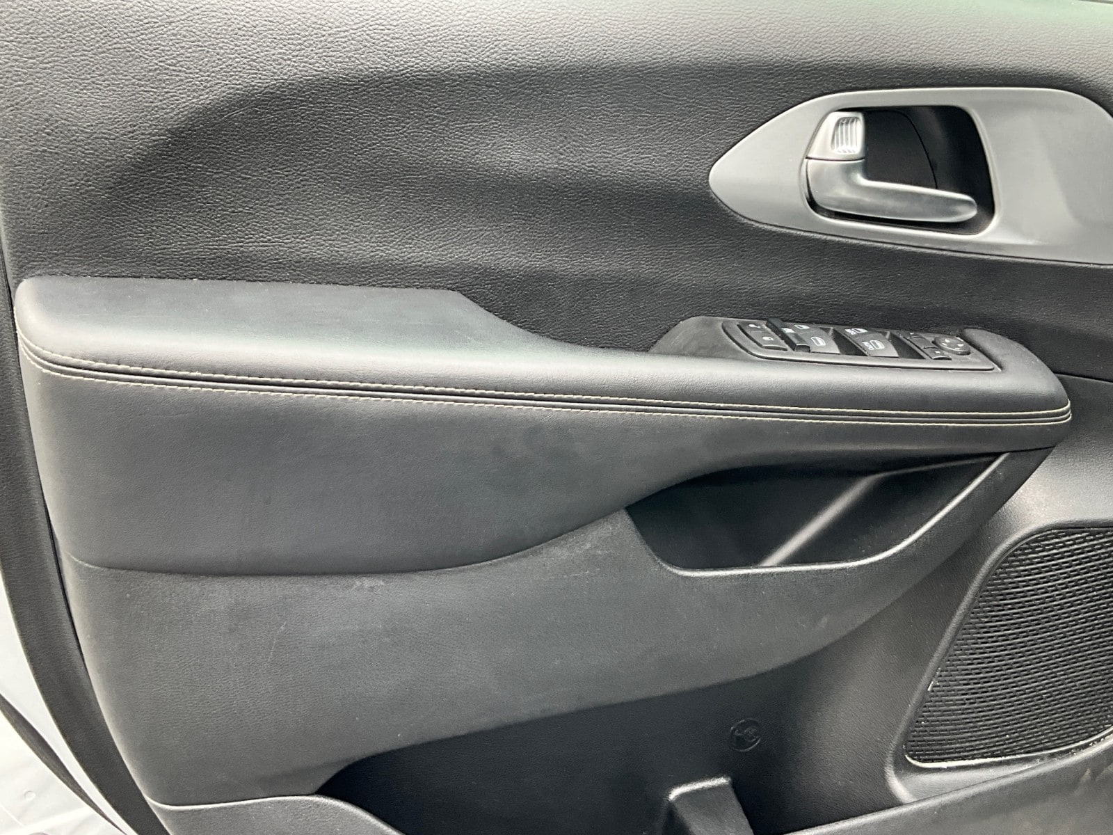 2023 Chrysler Pacifica Touring - Photo 26