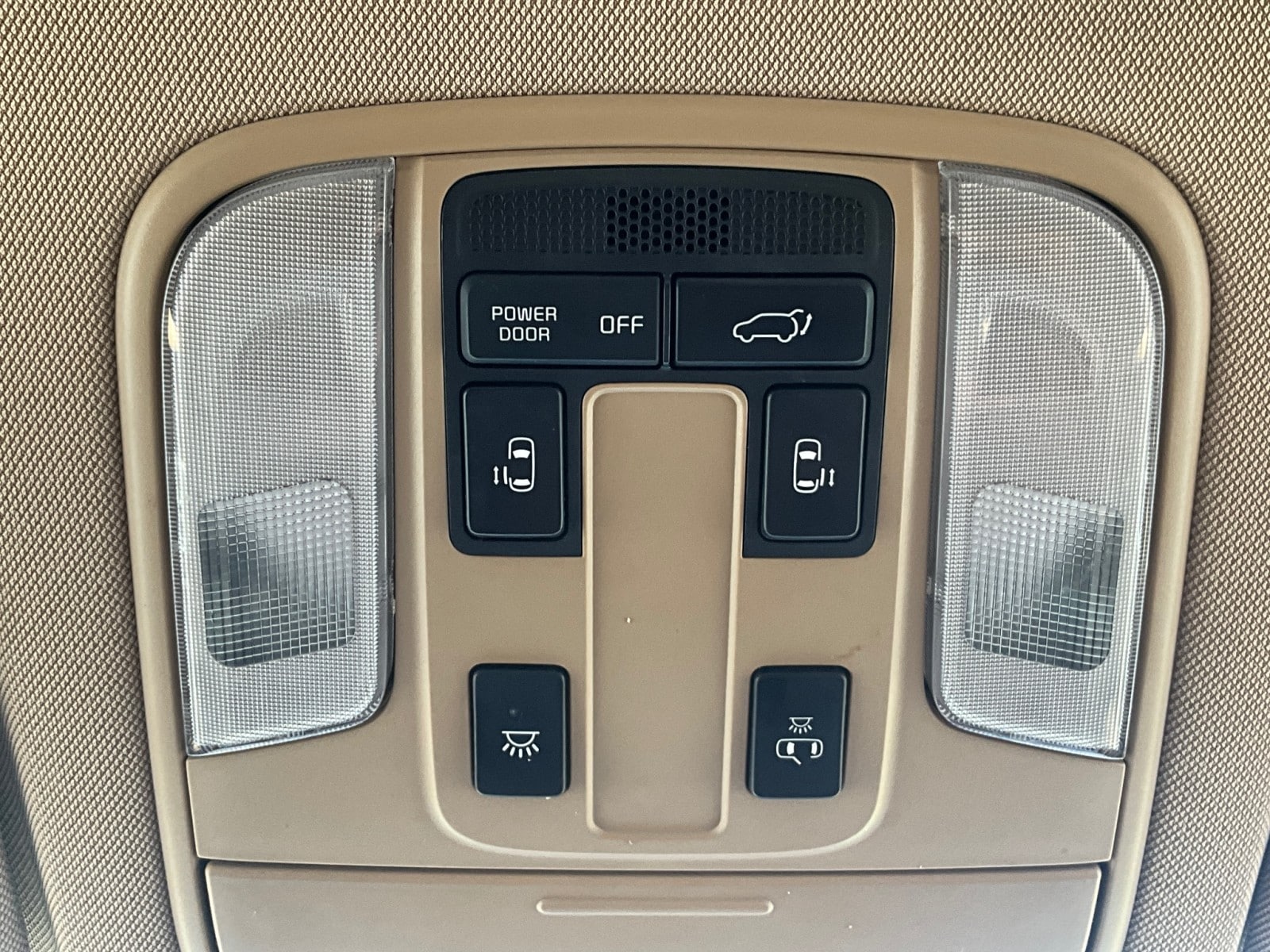 2016 Kia Sedona SX - Photo 19