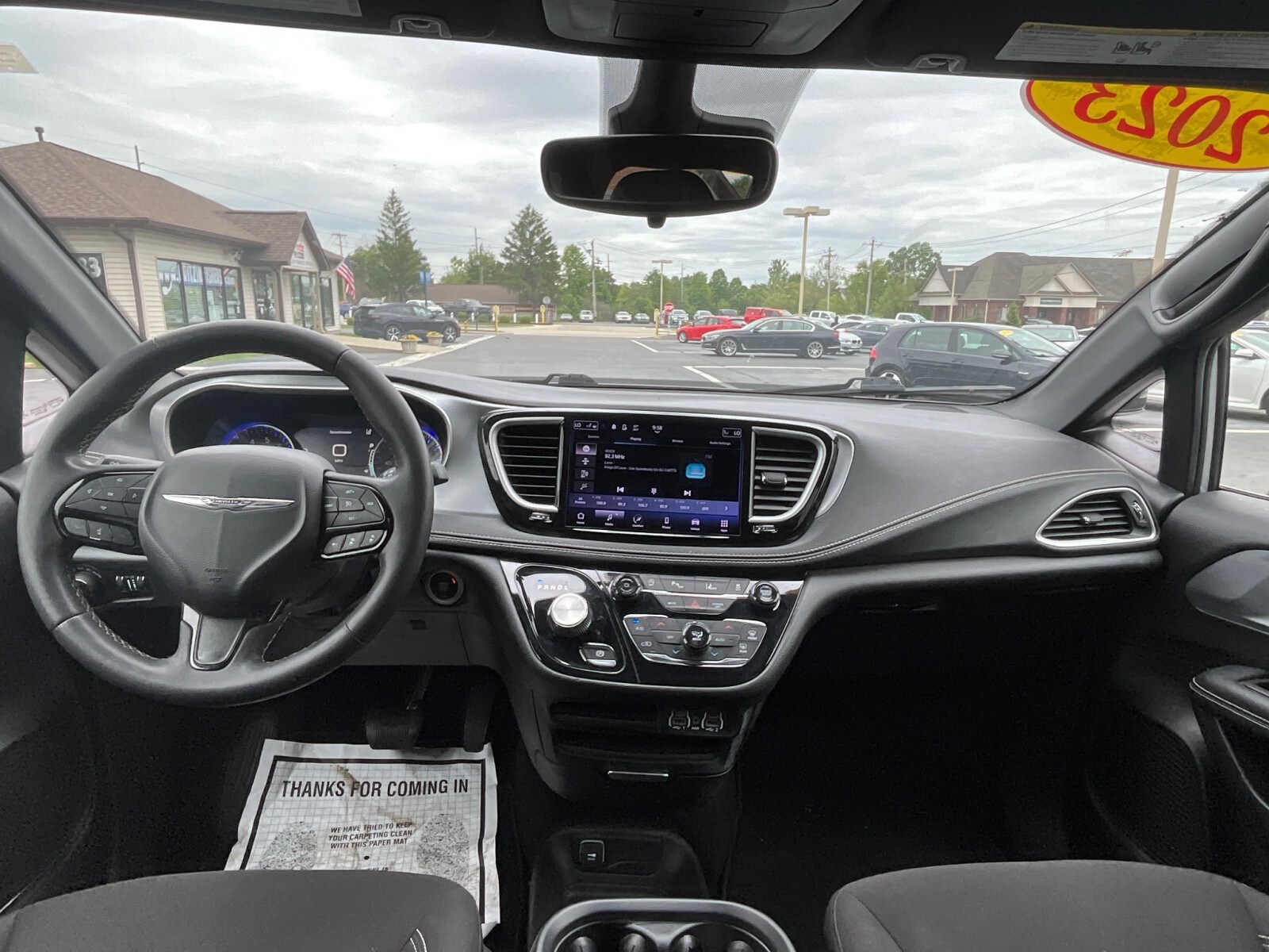 2023 Chrysler Pacifica Touring - Photo 9