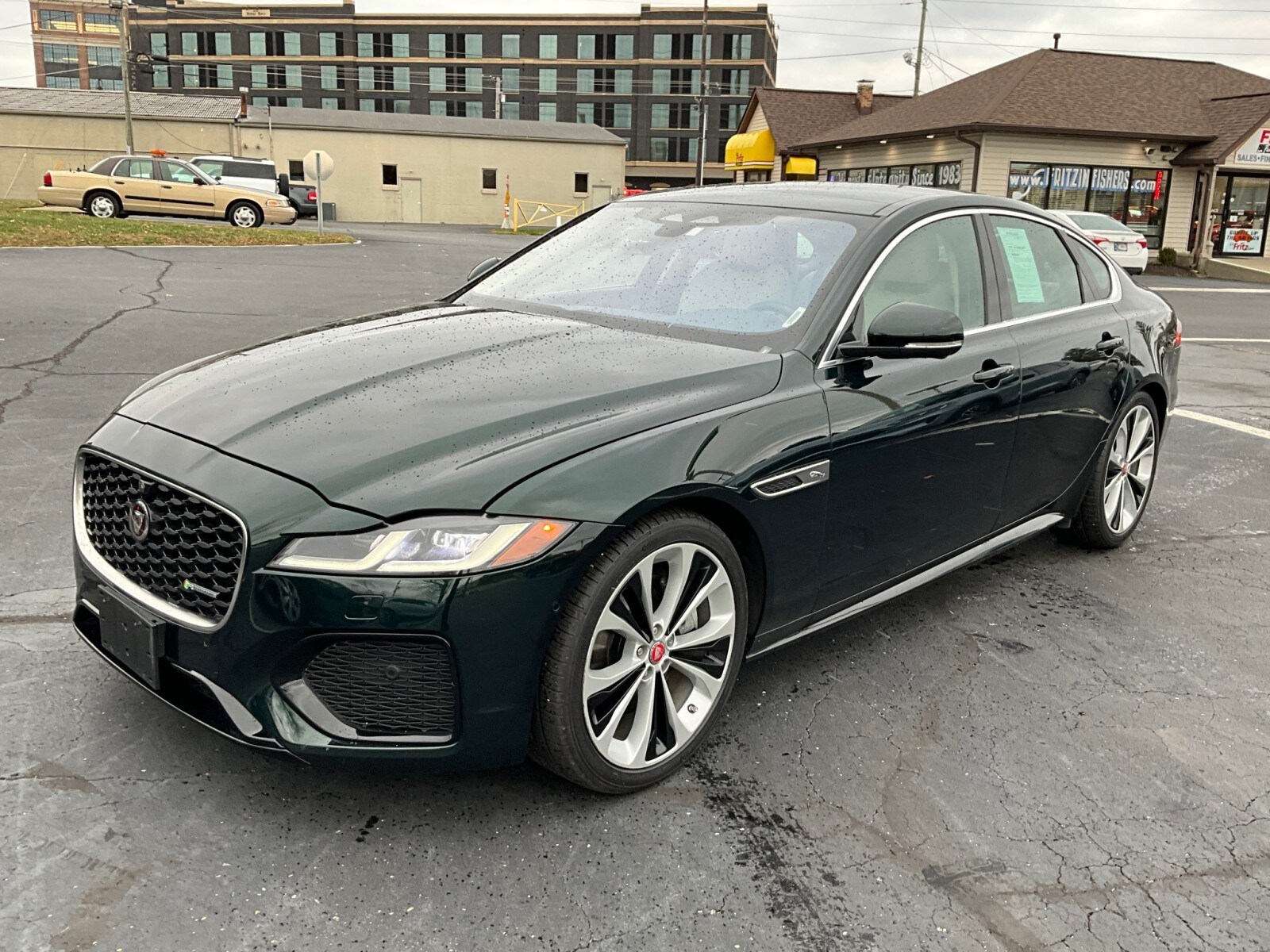 2021 Jaguar XF R-Dynamic SE photo 3