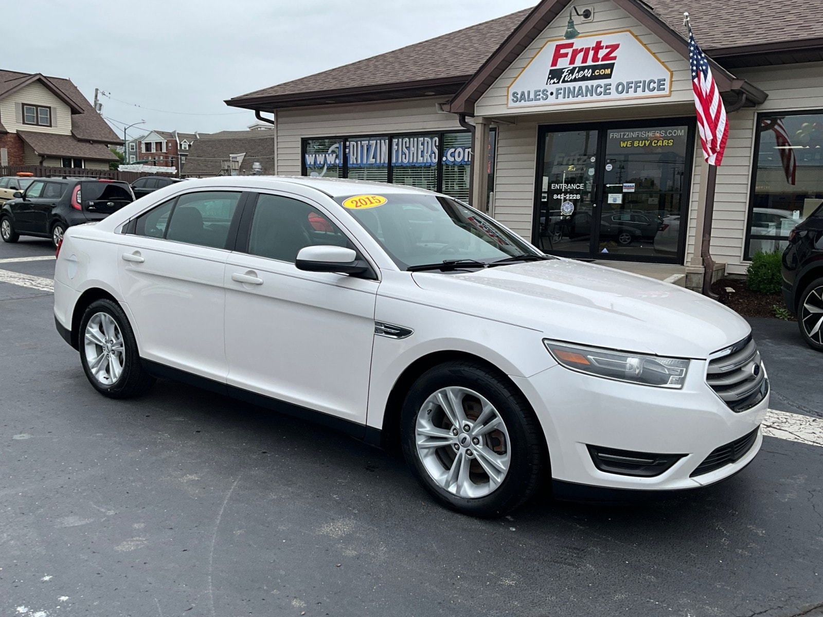 2015 Ford Taurus SEL FWD's photo