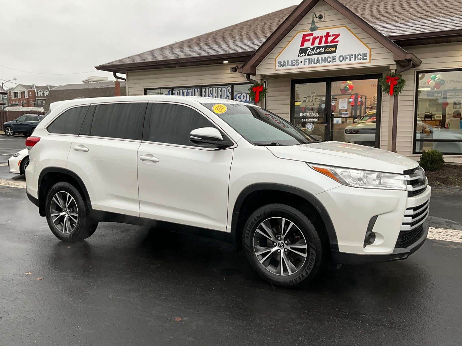 2019 Toyota Highlander LE's photo