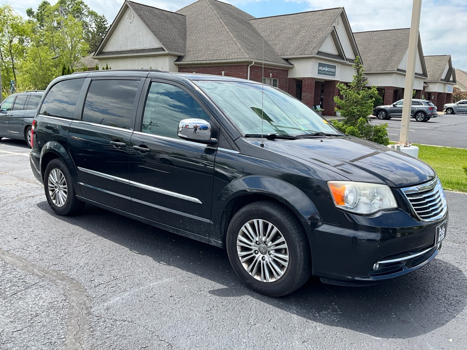 2013 Chrysler Town & Country Touring-L's photo