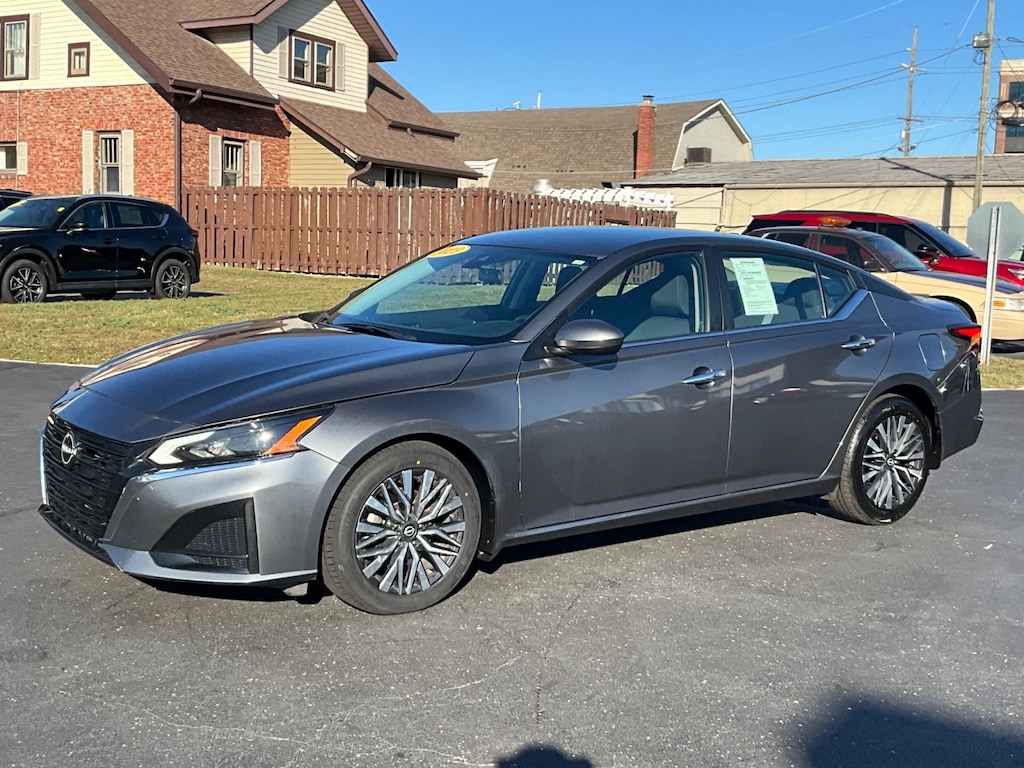 Used 2023 Nissan Altima 2.5 SV Sedan