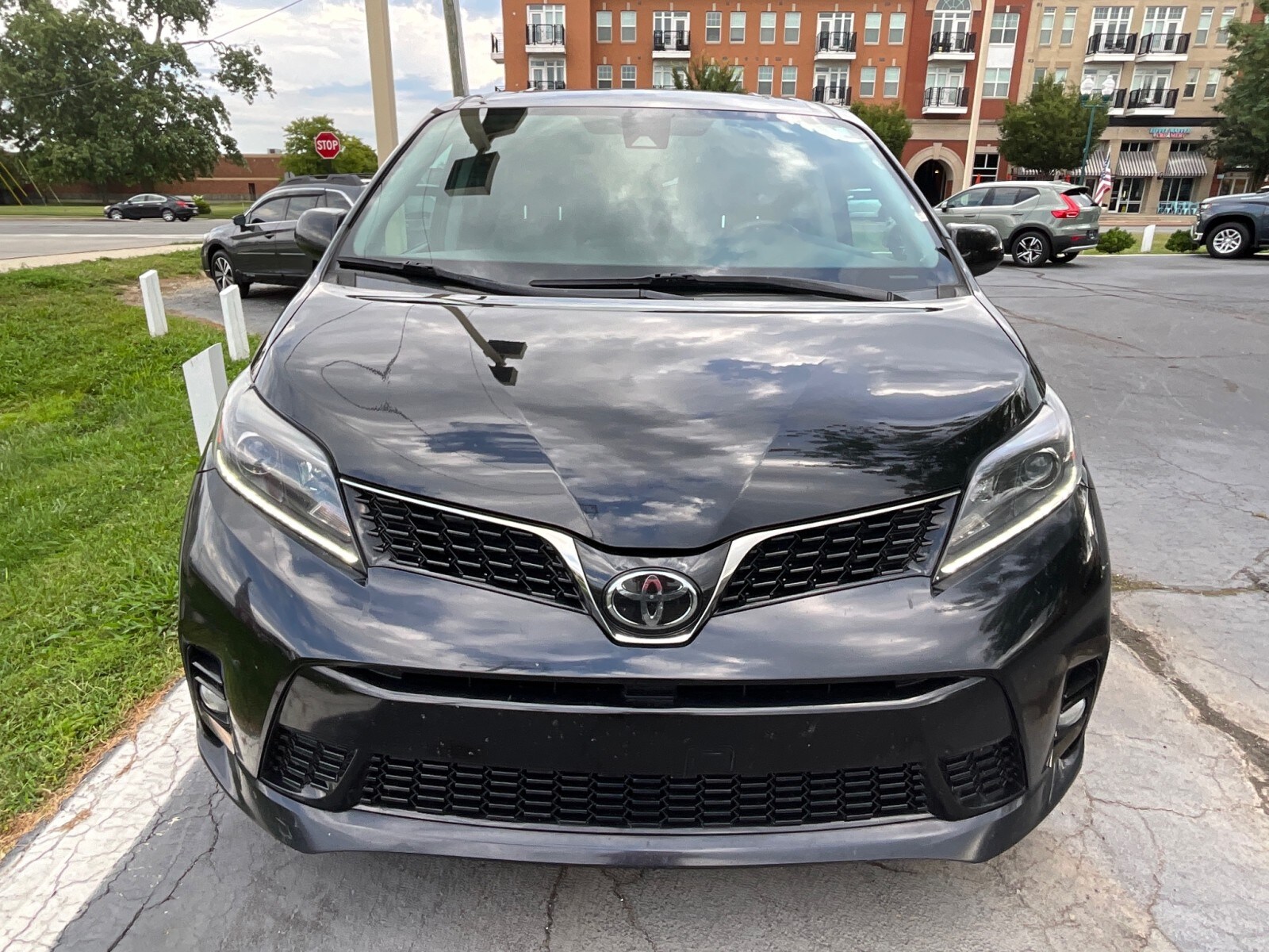 2020 Toyota Sienna photo 2