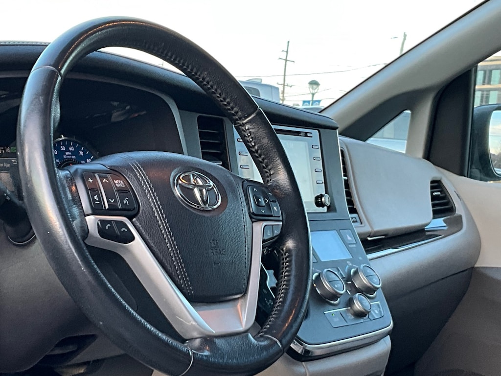 Used 2018 Toyota Sienna XLE 8 Passenger Van Passenger Van