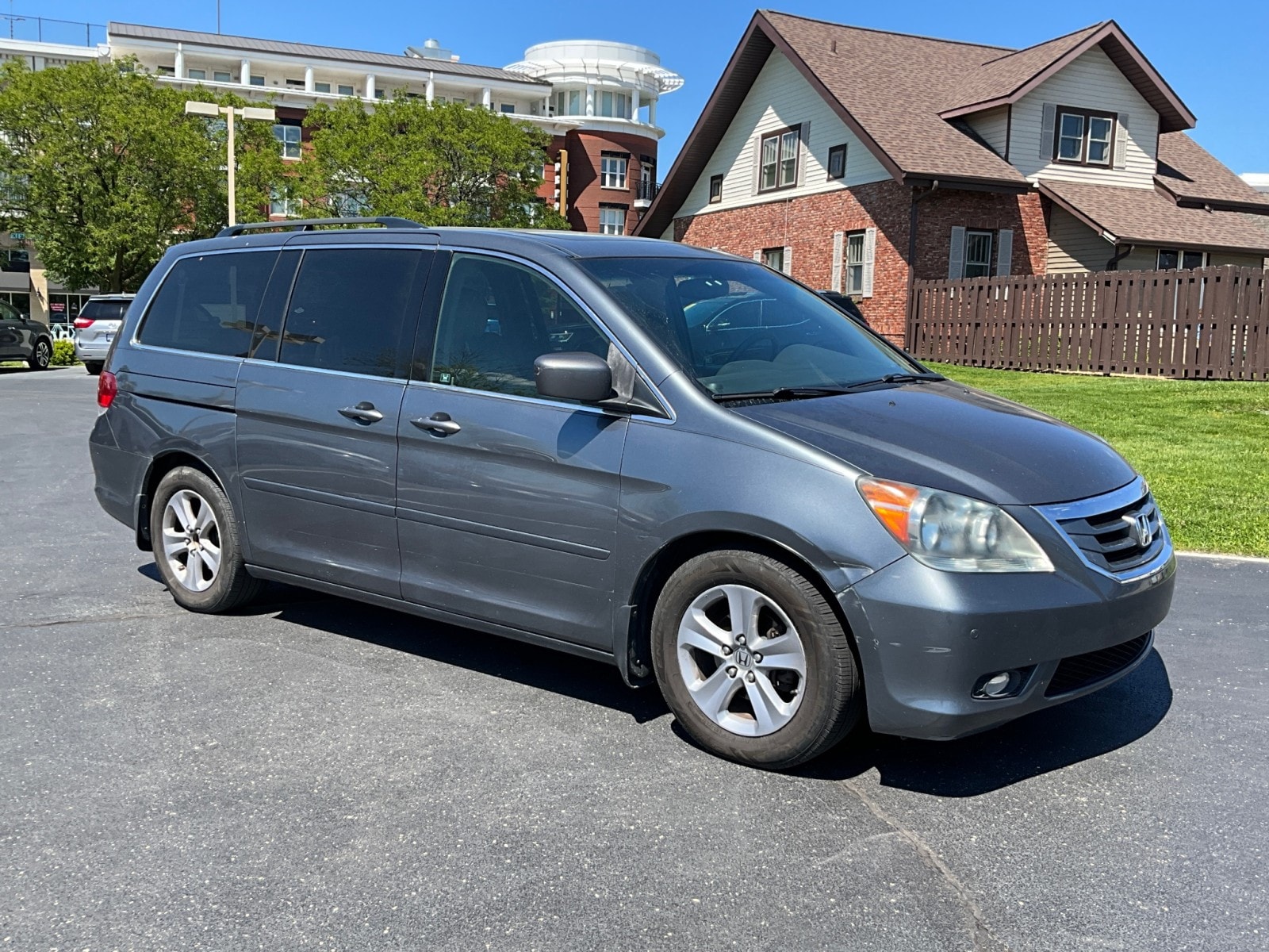 2010 Honda Odyssey Touring's photo