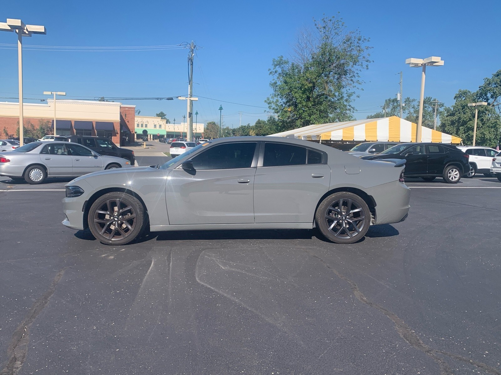2019 Dodge Charger SXT photo 4