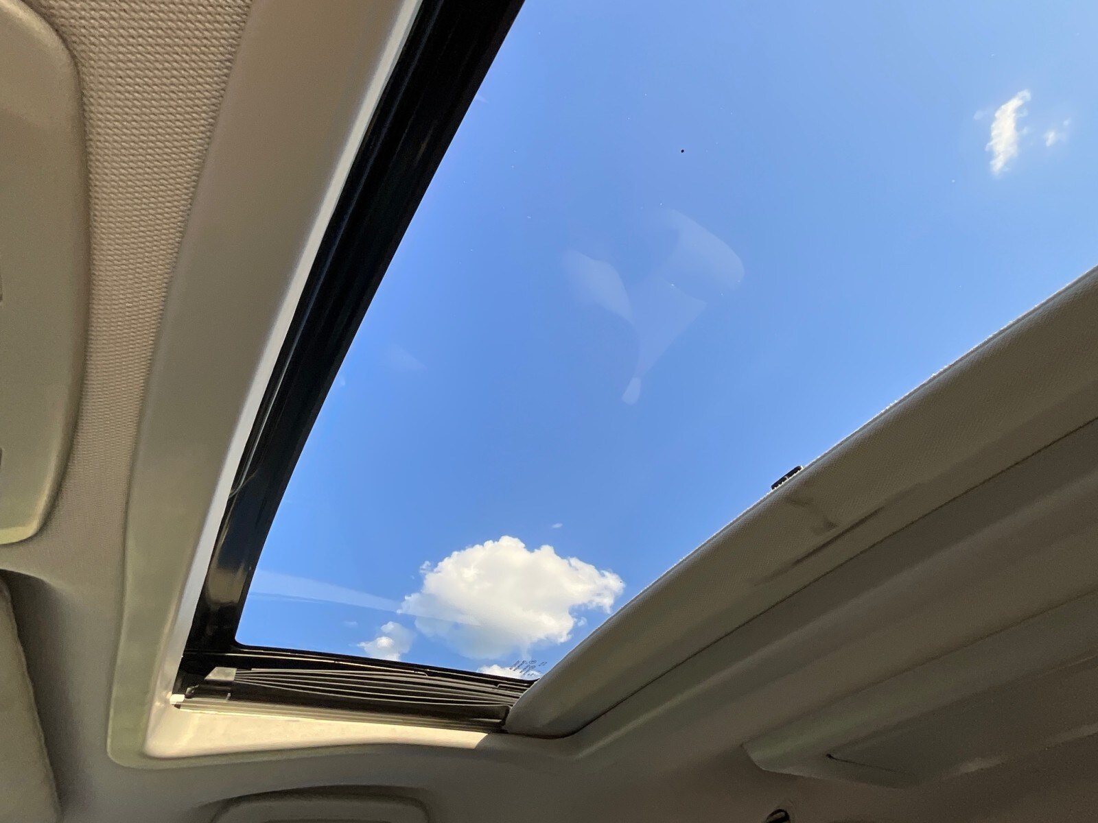 2017 Toyota Sienna XLE Premium photo 2