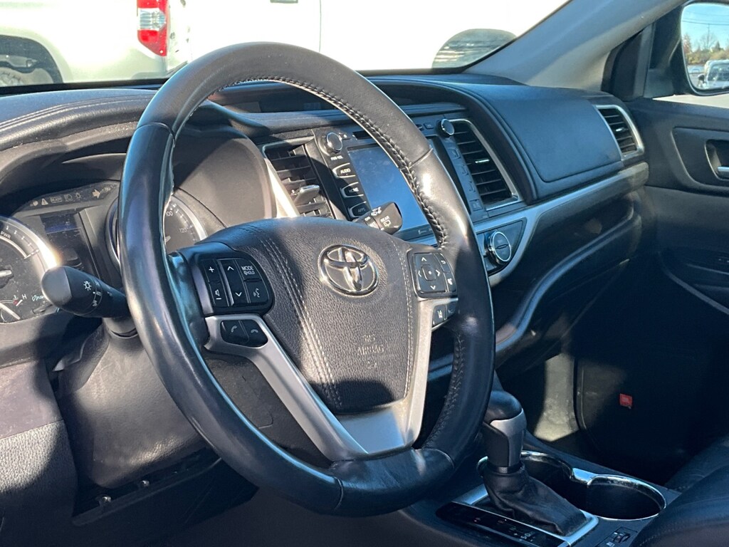 Used 2017 Toyota Highlander Hybrid Limited Platinum V6 SUV