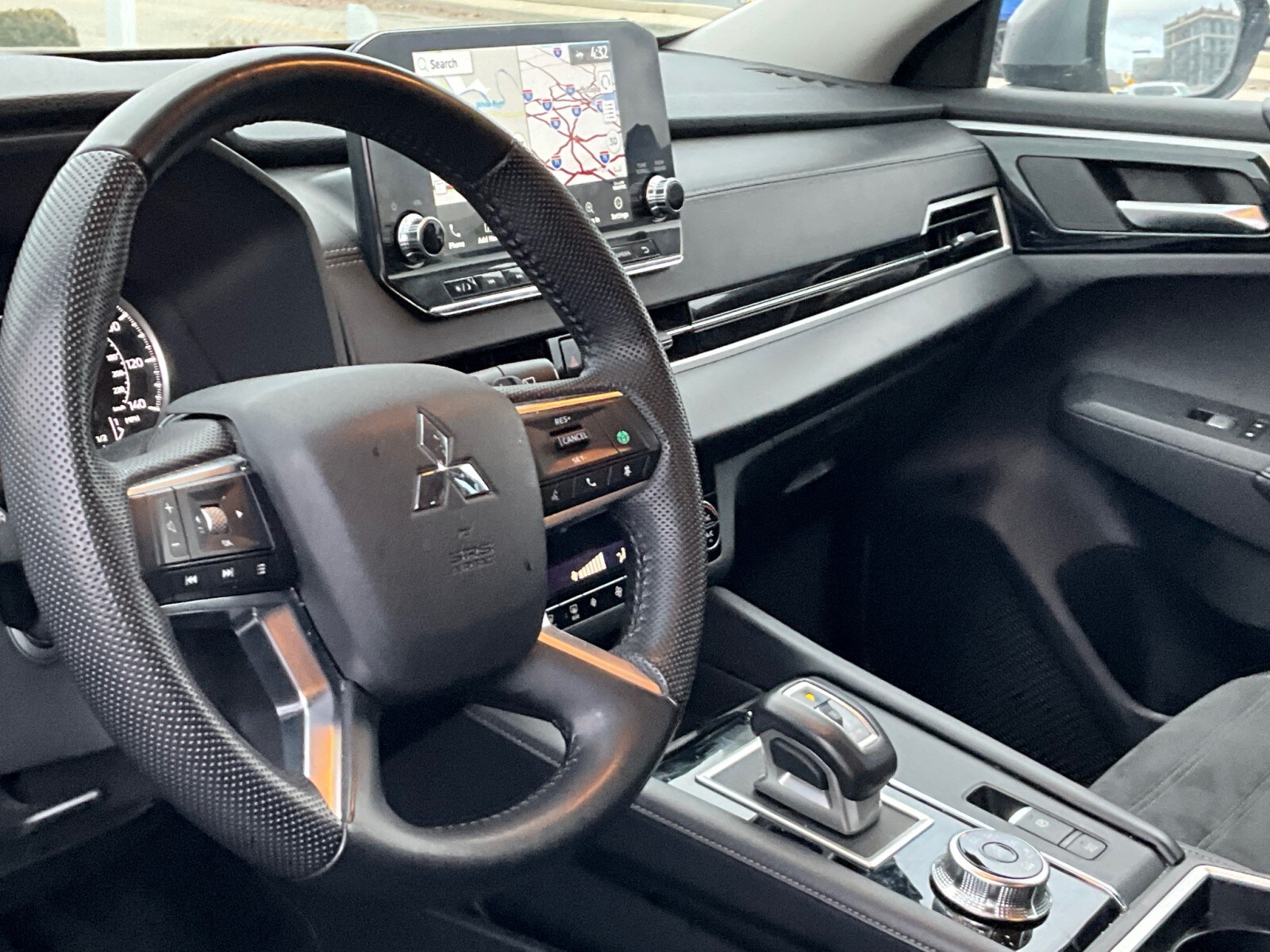 2023 Mitsubishi Outlander SE Black Edition Ralliart photo 3