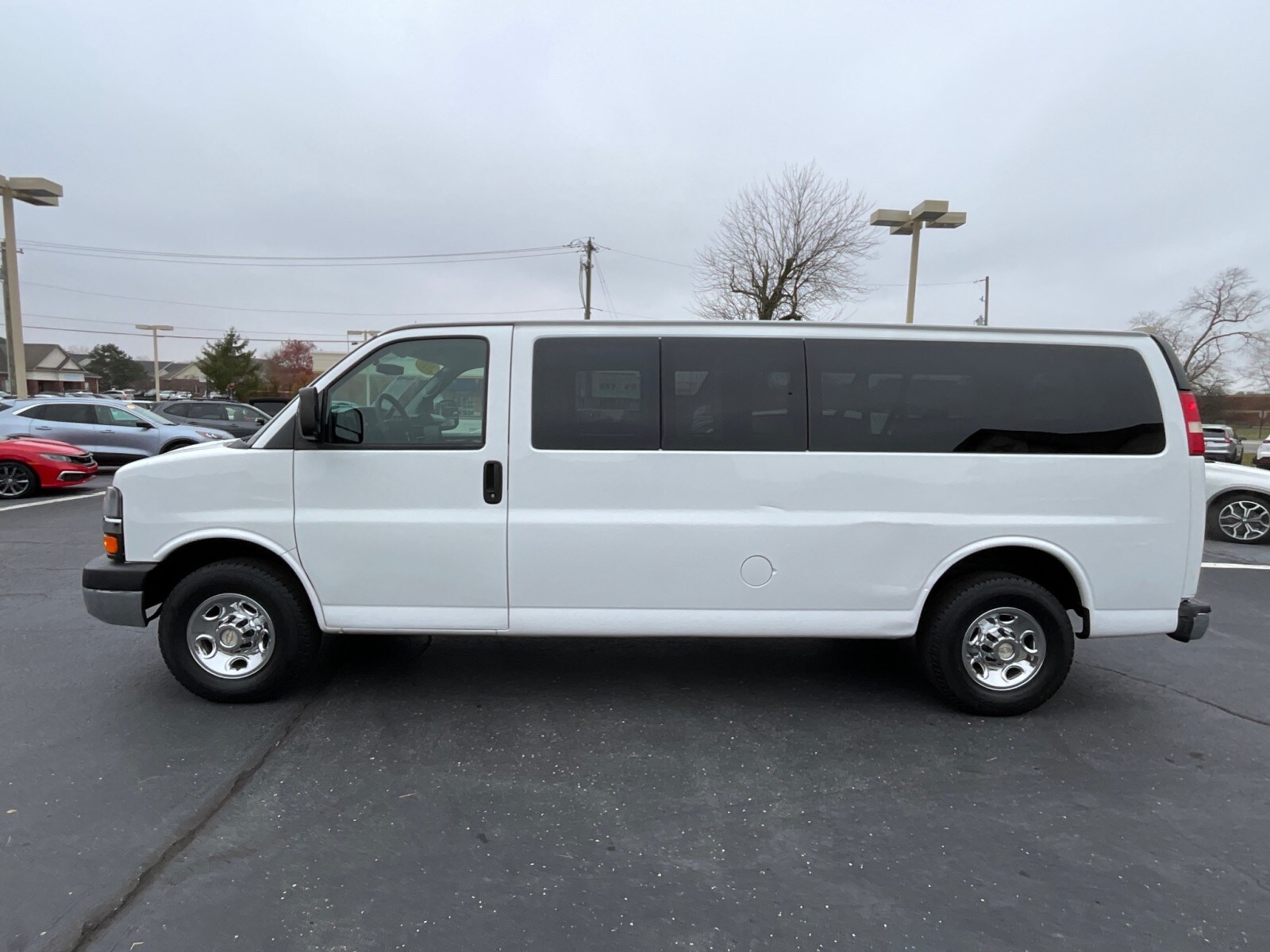 2013 Chevrolet Express 3500 LT Passenger Van photo 4