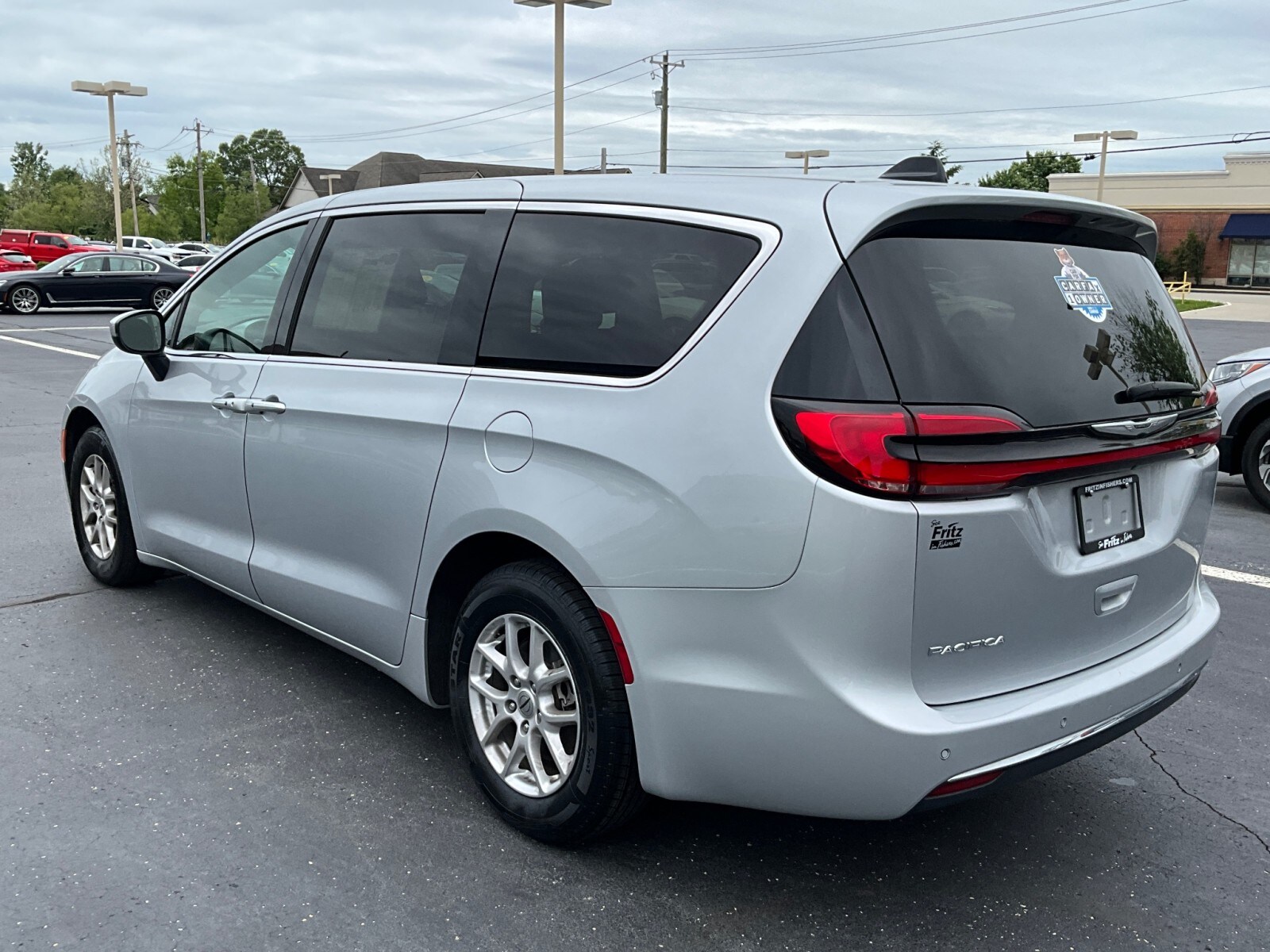 2023 Chrysler Pacifica Touring - Photo 4