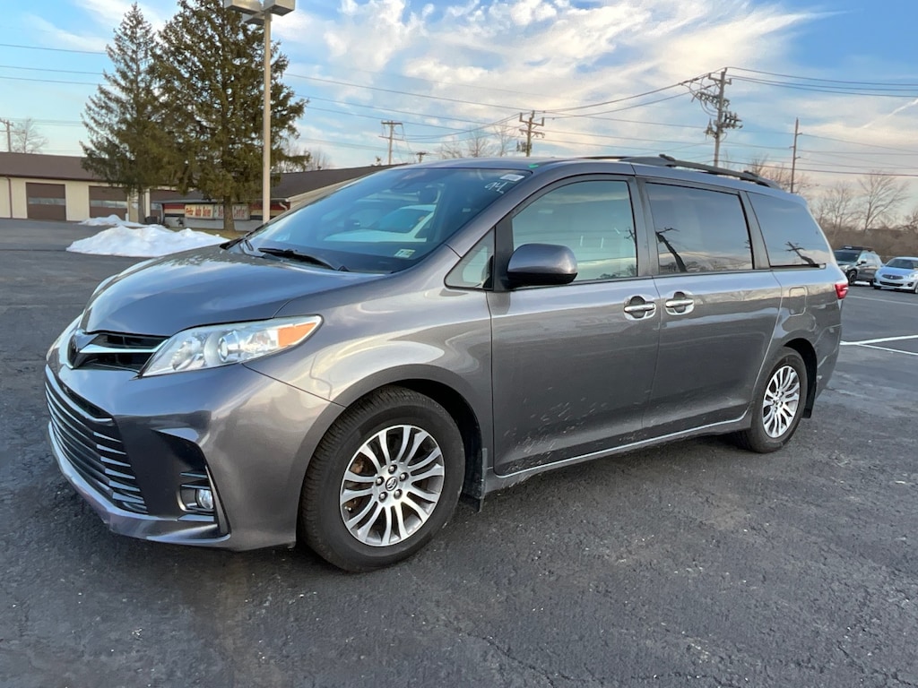 Used 2018 Toyota Sienna XLE 8 Passenger Van Passenger Van