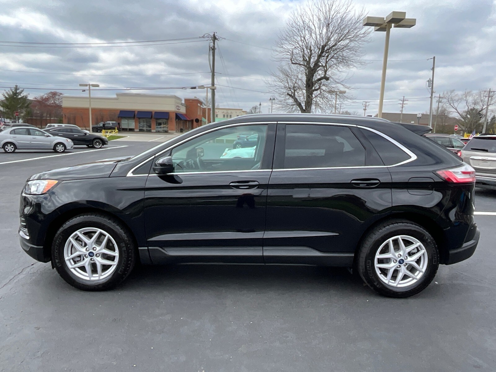 2022 Ford Edge SEL photo 4