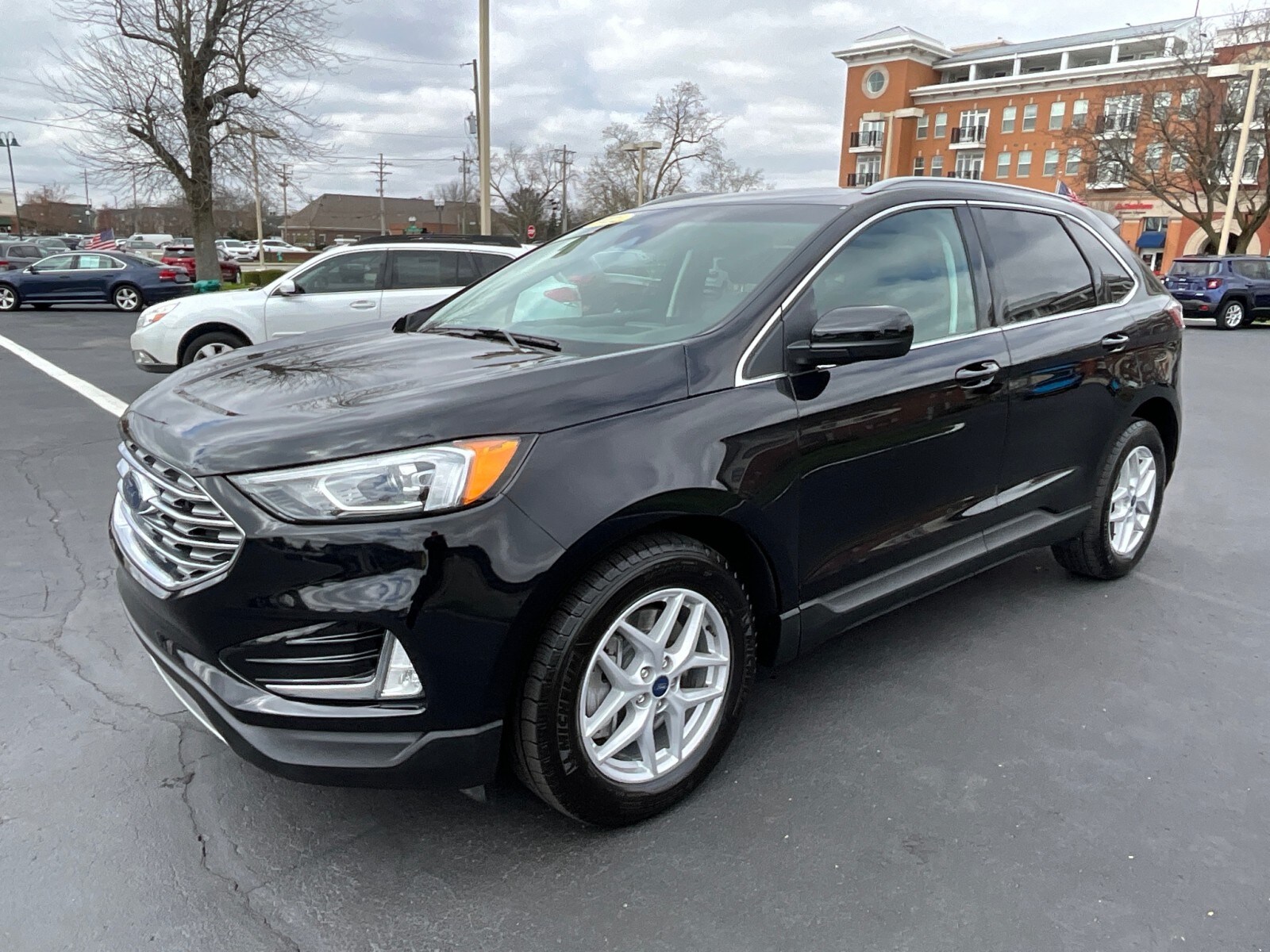 2022 Ford Edge SEL photo 3
