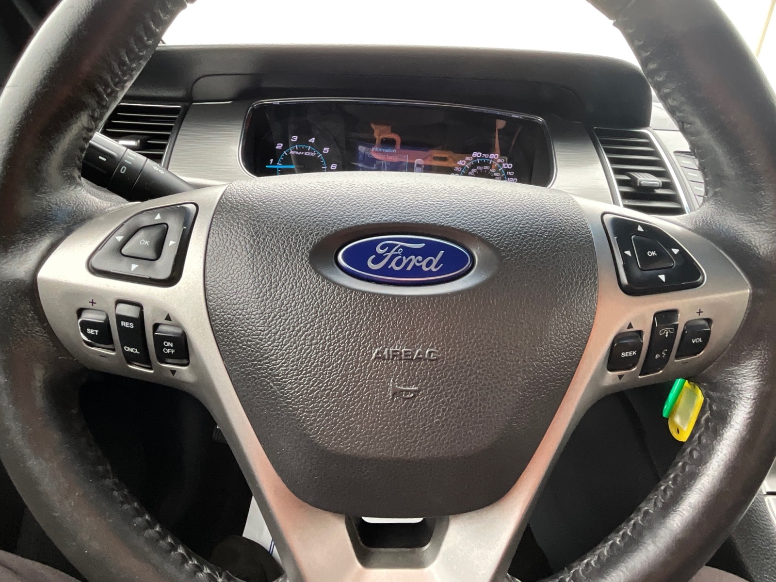 2015 Ford Taurus SEL - Photo 13
