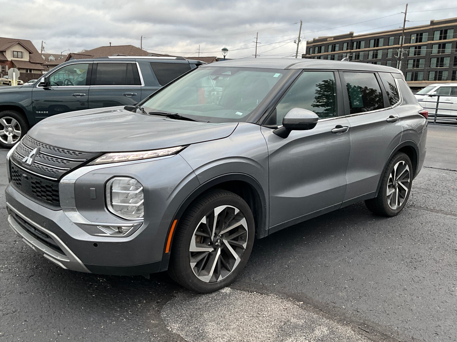 2023 Mitsubishi Outlander SE Black Edition Ralliart photo 2