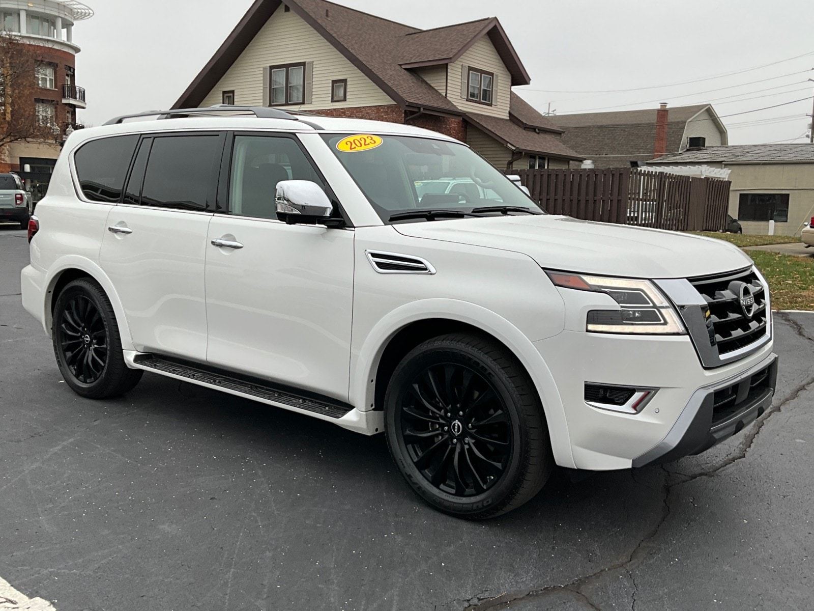 2023 Nissan Armada Platinum's photo