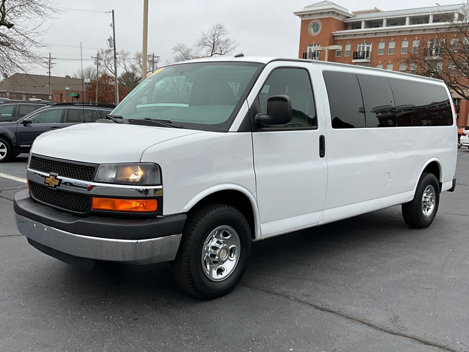 2013 Chevrolet Express 3500 LT Passenger Van photo 3