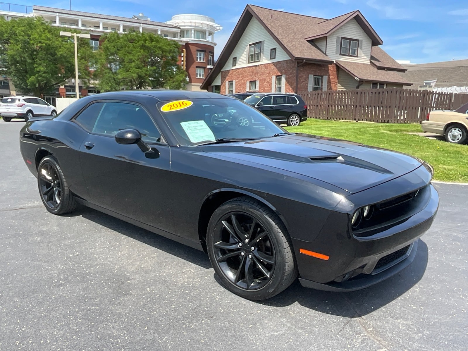 2016 Dodge Challenger SXT's photo