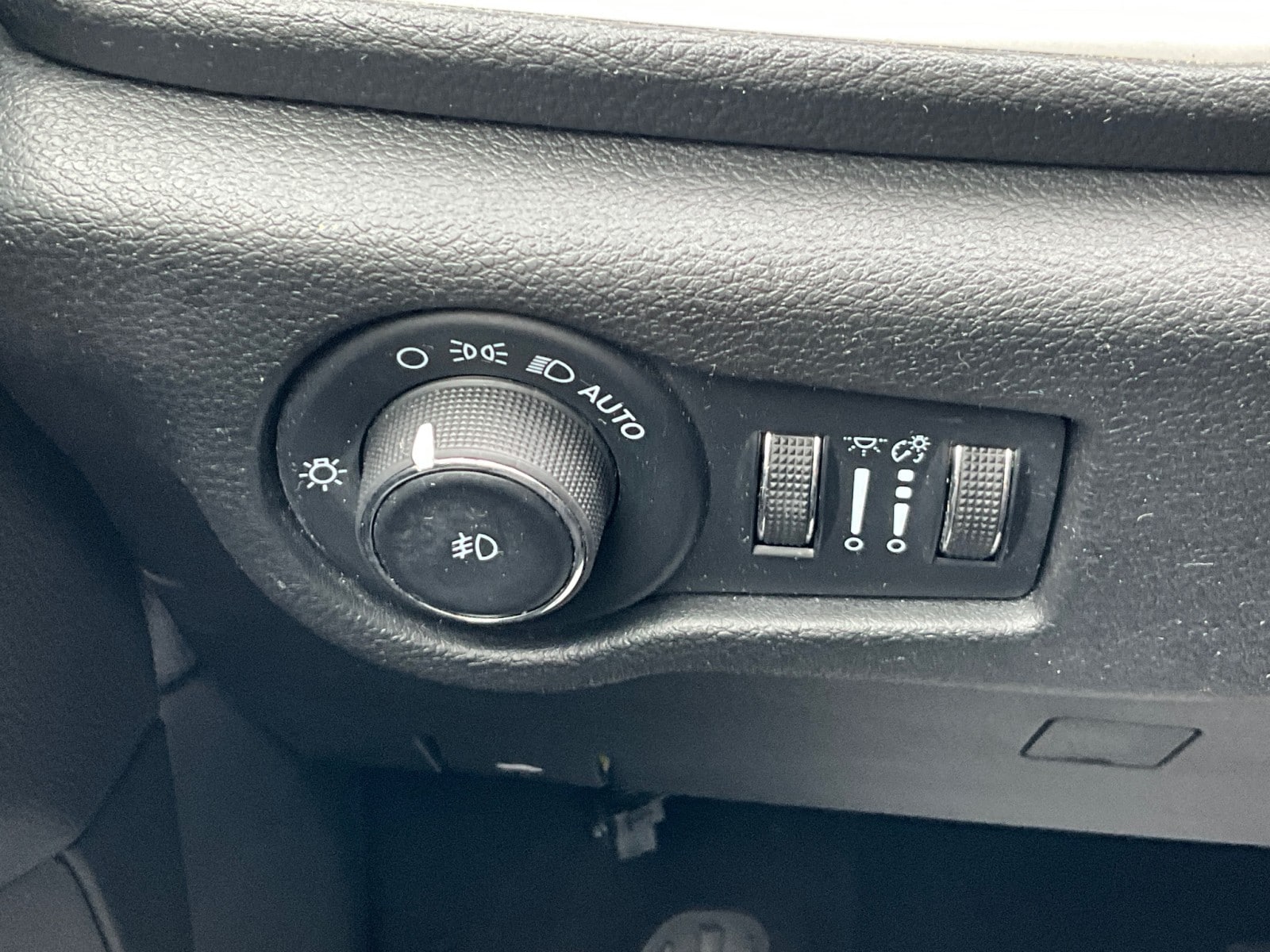 2023 Chrysler Pacifica Touring - Photo 12
