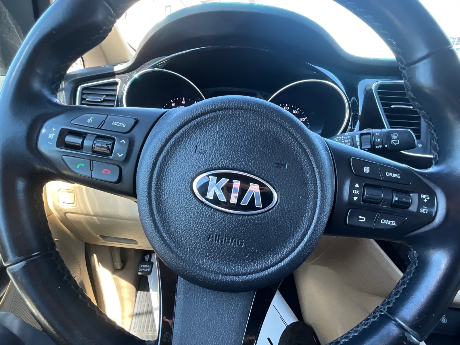 2016 Kia Sedona SX - Photo 13
