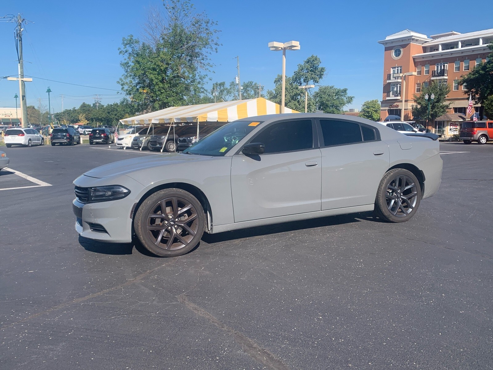 2019 Dodge Charger SXT photo 3