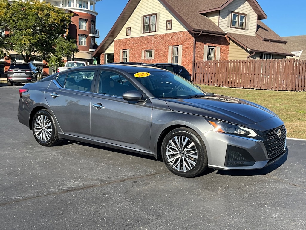 Used 2023 Nissan Altima 2.5 SV Sedan