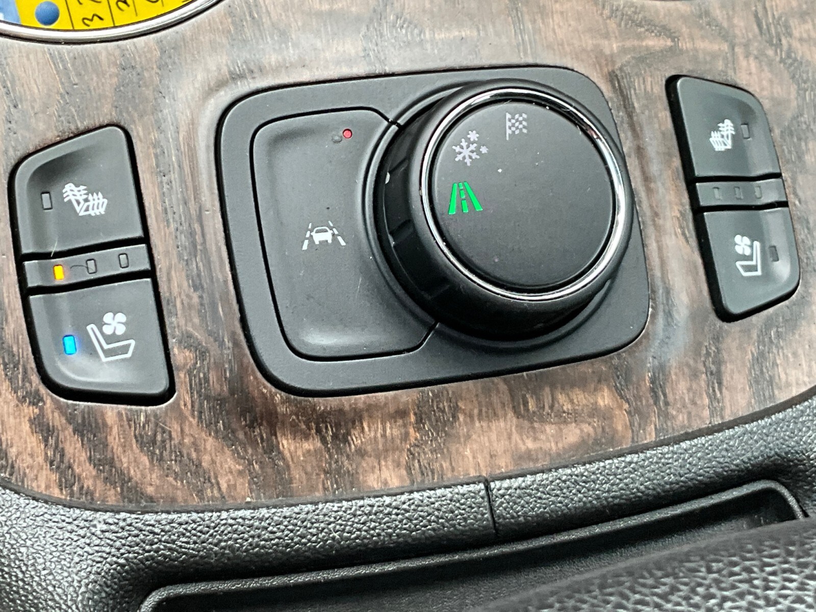2021 GMC Acadia Denali - Photo 28