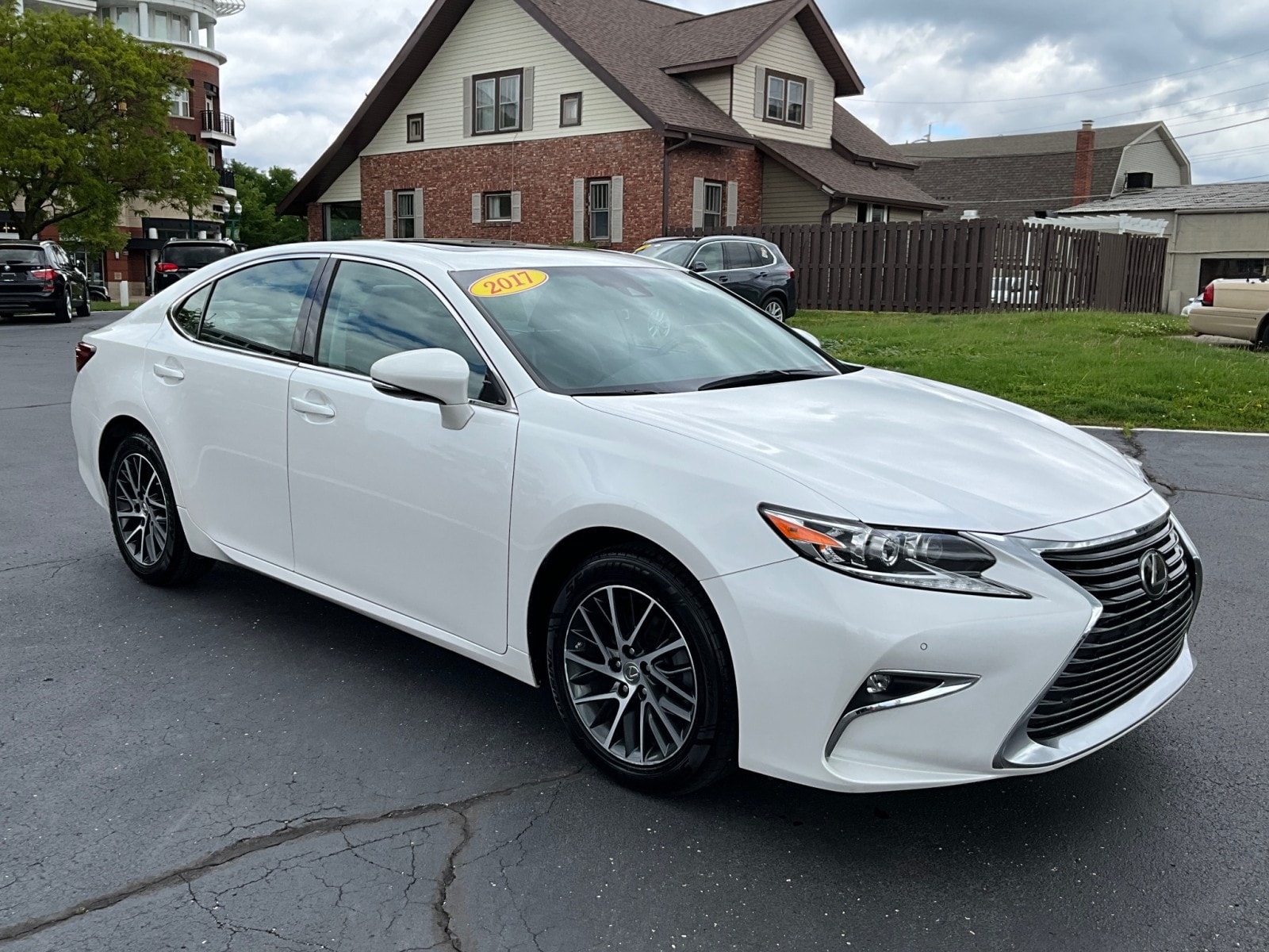 2017 Lexus ES 350 350's photo
