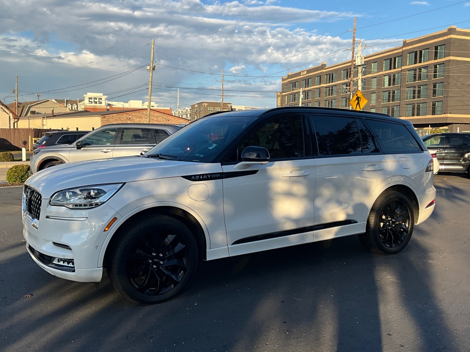 2022 Lincoln Aviator Grand Touring photo 3