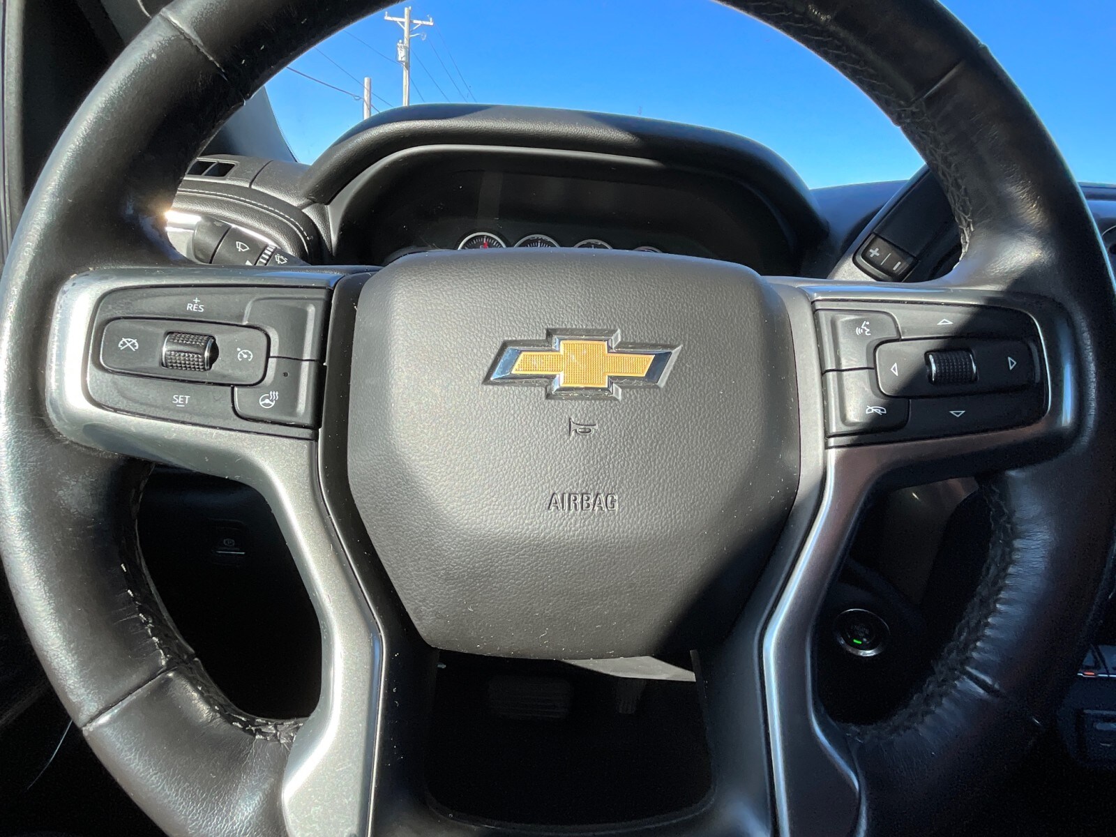 2020 Chevrolet Silverado 1500 LT photo 3